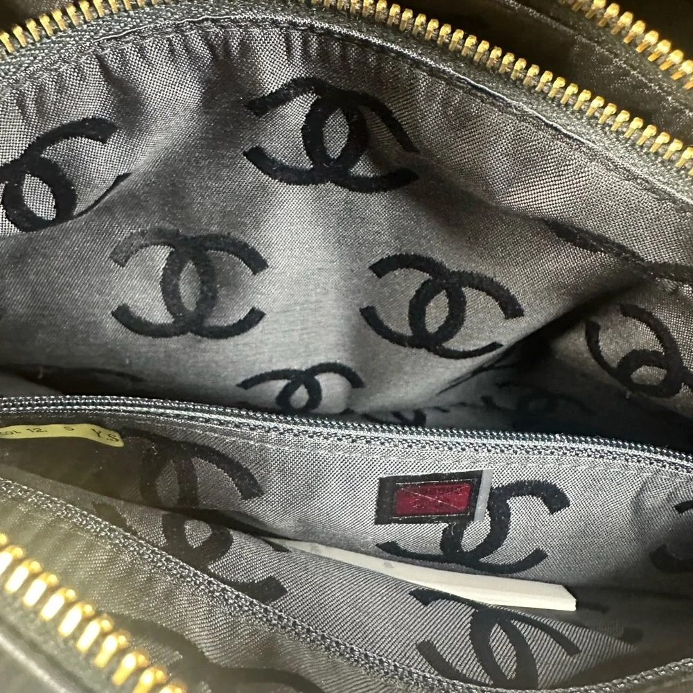 CHANEL CHEVRON lambskin shoulder/handbag - Picture 13 of 14